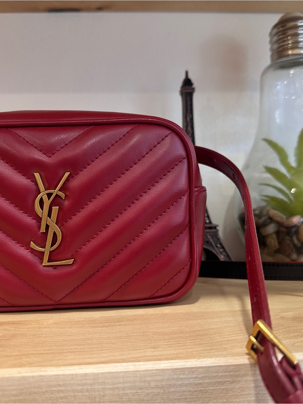 YVES SAINT LAURENT
Lou Chevron Leather Belt Bag Red - Picture 4 of 12